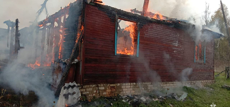 В Брейтовском округе при пожаре в жилом доме погиб мужчина_304872