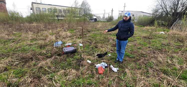 Молодой ярославец в поезде у попутчика украл чемодан с деньгами и драгоценностями