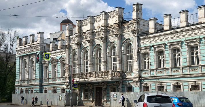 Минимум 30 миллионов: в Ярославле продают «Дом с атлантами»