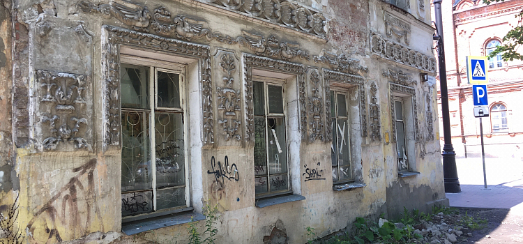 Памятник архитектуры под обстрелом: в Рыбинске неизвестные повредили историческое здание_298920