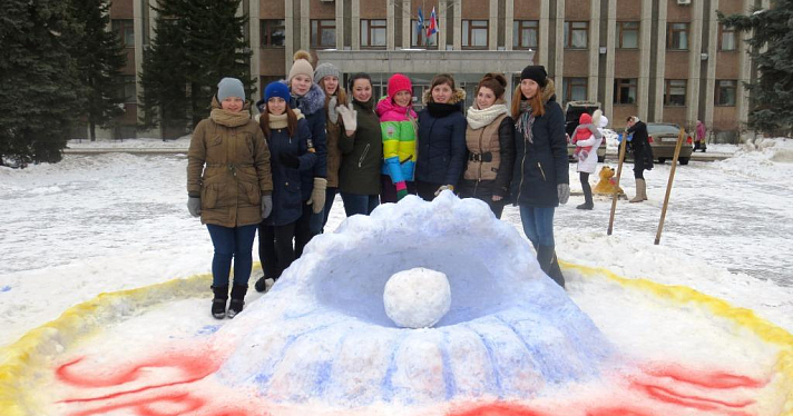 Маленькие горожане слепили «снежный торт» к юбилею Ярославской области