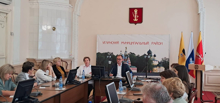 Министр образования Ярославской области проводит встречи с руководителями образовательных учреждений