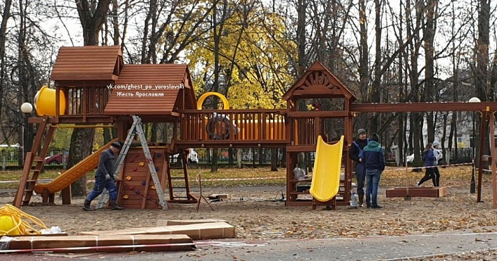 На месте экогорки в Юбилейном парке установили новый детский городок