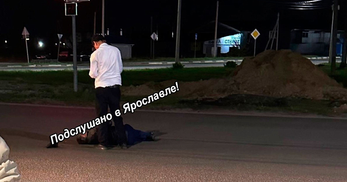 В Заволжском районе Ярославля жёлтый автобус сбил пешехода