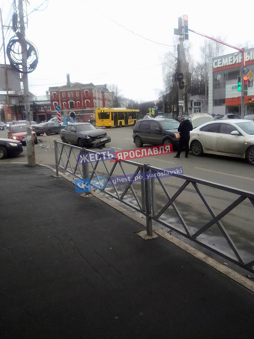 В Сети появилось видео нескольких ДТП в Ярославле