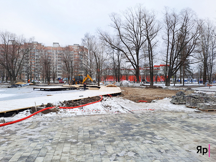 Работы в парке Победы в Ярославле продолжают и в мороз