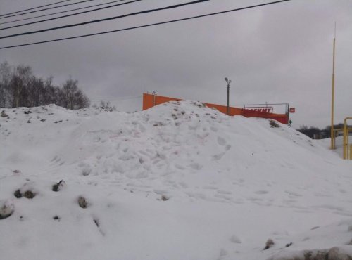 Надпись «Навальный» стерли с сугроба в Брагине, убирать кучу снега не стали