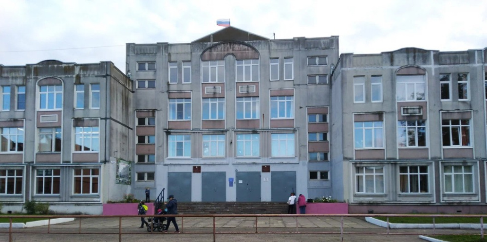 Учеников вывели на улицу: в Рыбинске эвакуировали школу