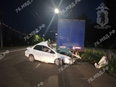 В результате ночного ДТП в Рыбинске погиб молодой водитель легковушки
