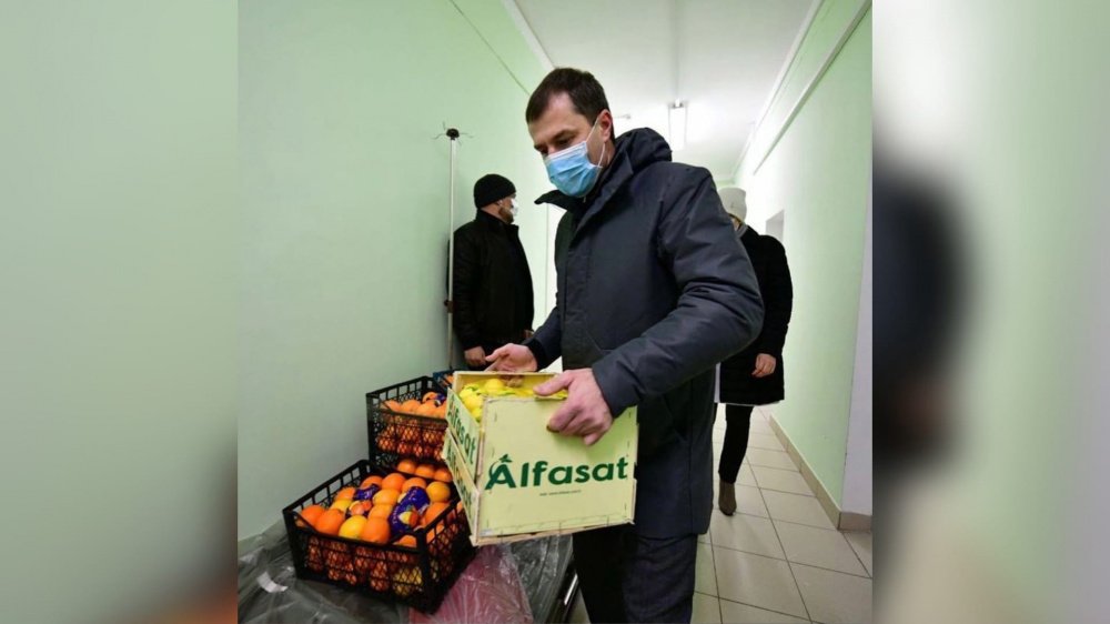 Мэр Ярославля передал в COVID-госпиталь полторы тонны фруктов
