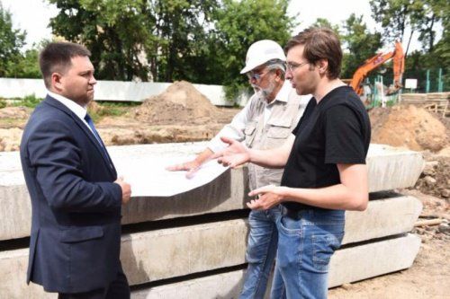 В Ярославле проверили ход строительства пристройки к школе №43