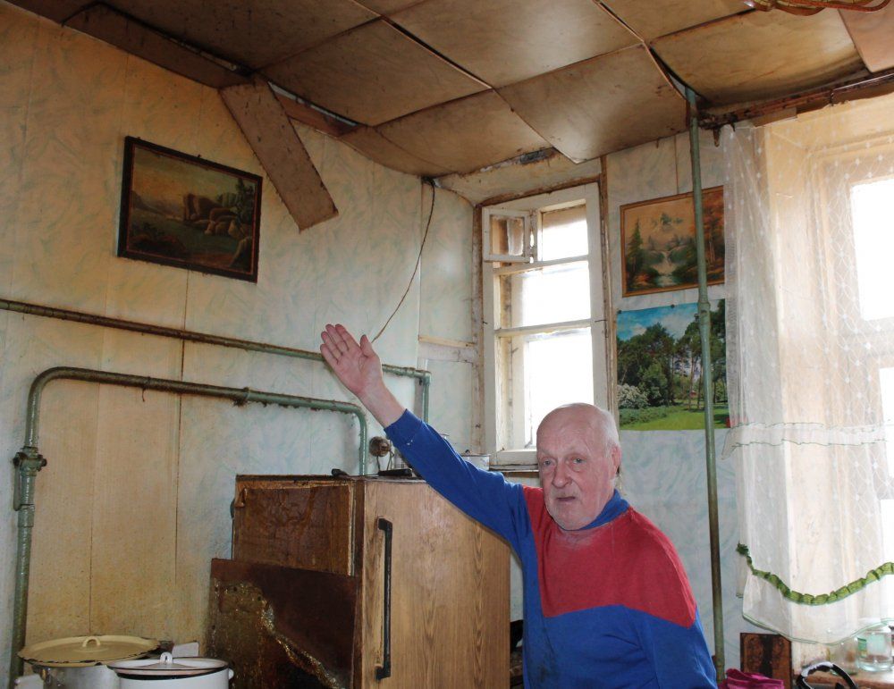 Аварийному дому в Ярославле решили починить крышу