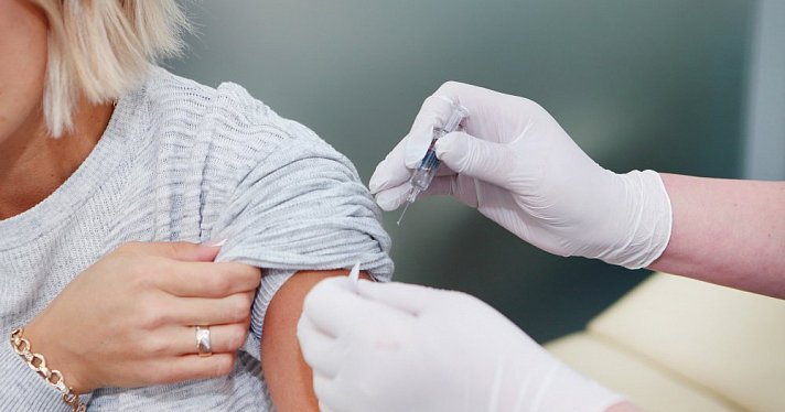 Минздрав России одобрил одновременную вакцинацию от COVID-19 и гриппа