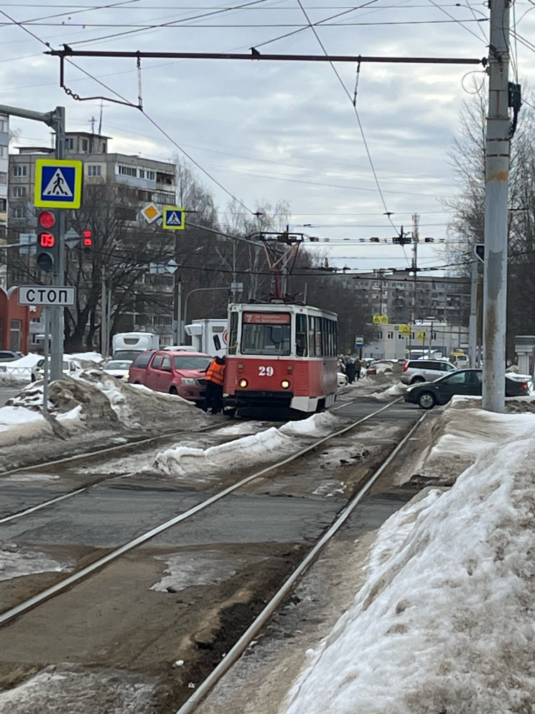 В Ярославле легковушка столкнулась с трамваем
