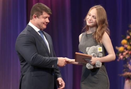 Мэр Ярославля поздравил лучших выпускников города 