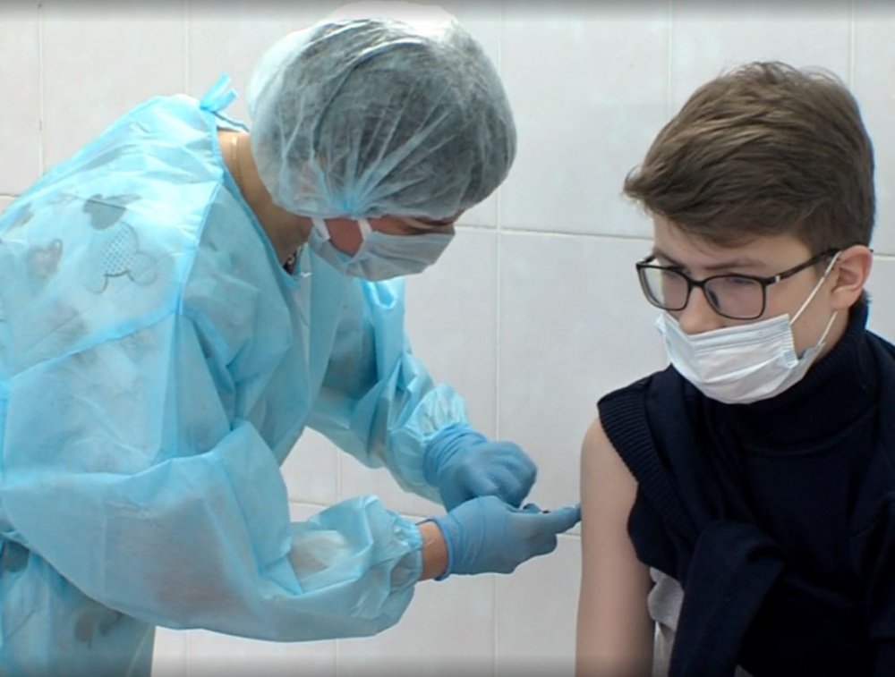 Как переносят? 217 подростков Ярославской области вакцинировались от коронавируса