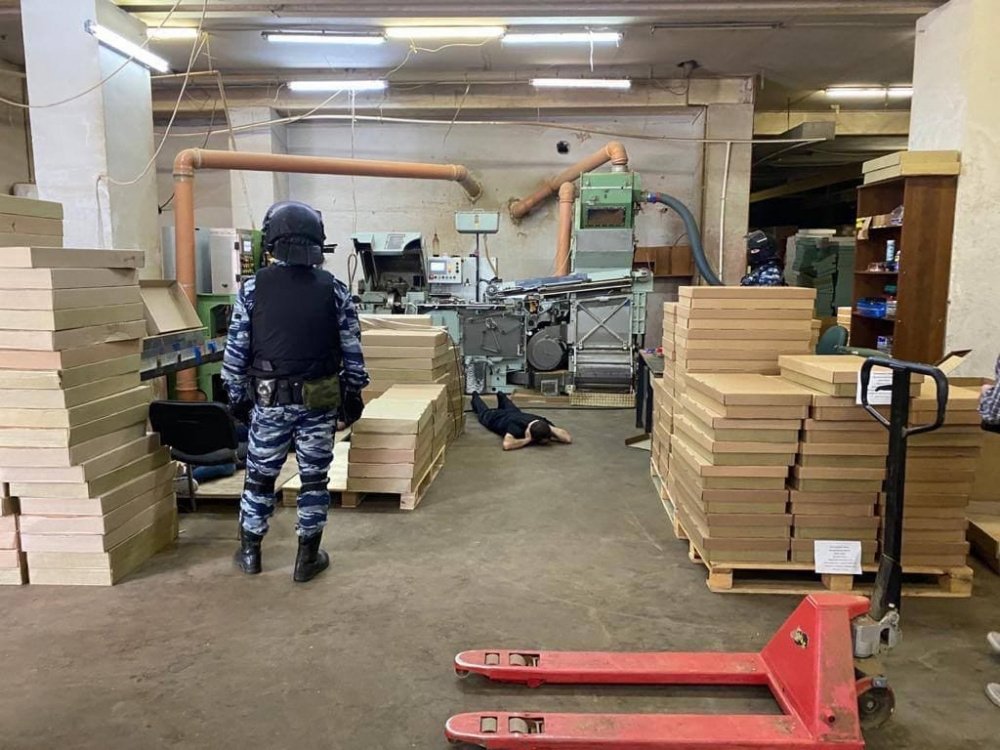 Сотрудники ФСБ пресекли незаконное производство табака в особо крупном размере в Ярославской области