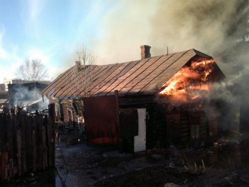 В Некрасовском районе сгорел жилой дом 