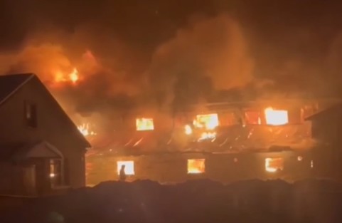 В Ярославской области случился крупный пожар на складе гончарного завода