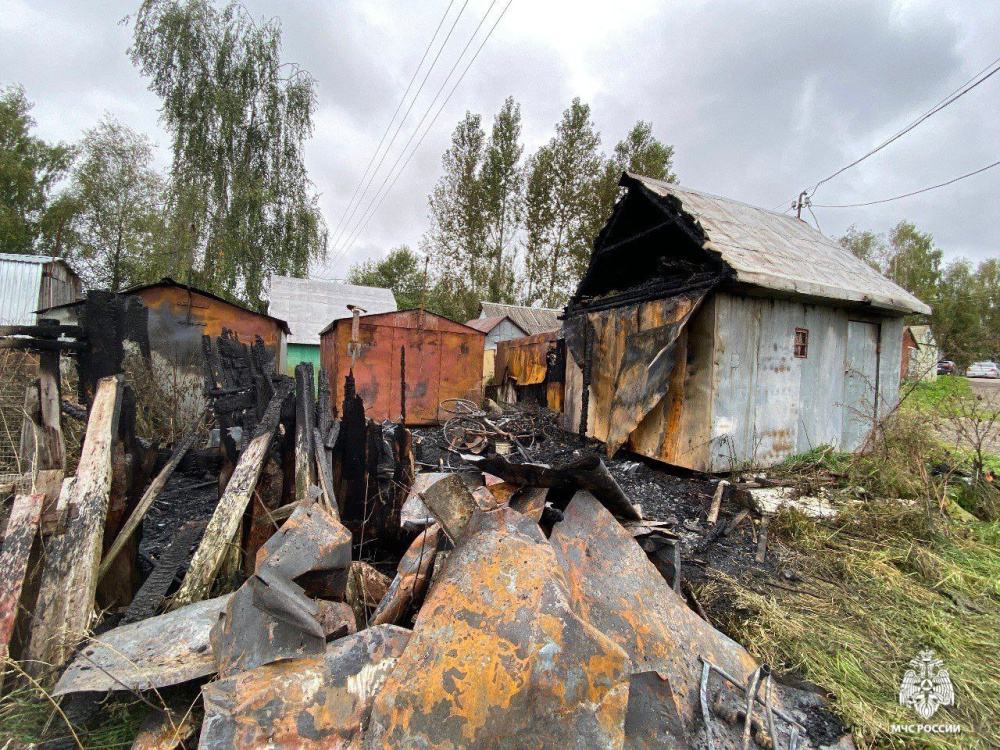 В Ярославской области неизвестные сожгли гаражи