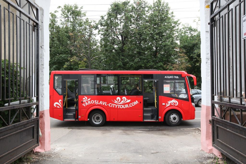 Красный автобус где
