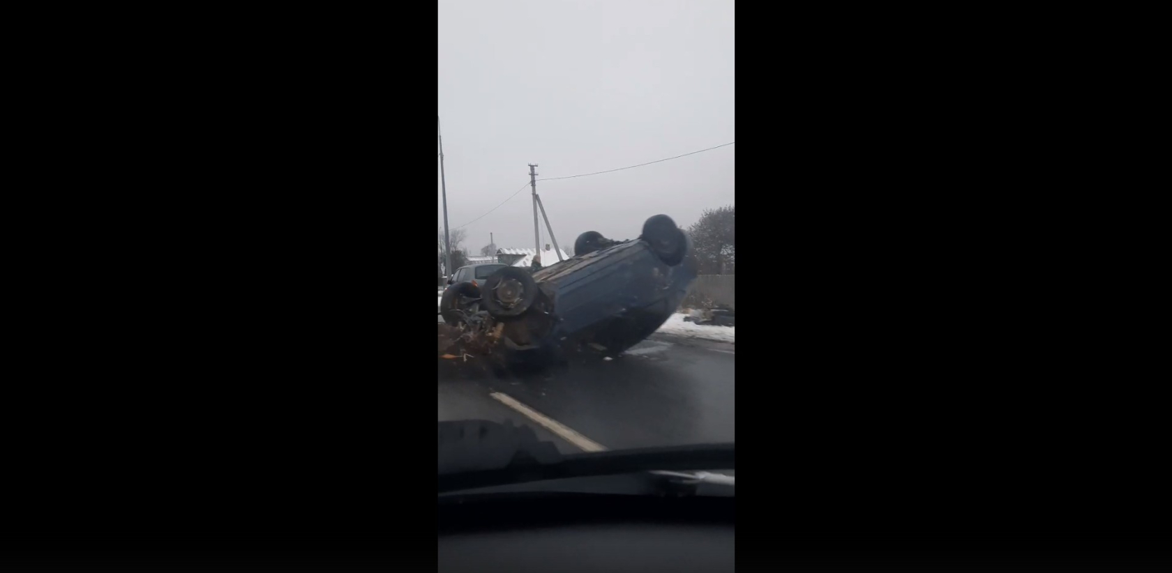 В Ярославской области перевернулась легковушка, наехавшая на препятствие |  30.10.23 | Яркуб