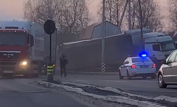 Скрывался от погони и устроил ДТП: в Ивановской области водитель большегруза, выехавший из Ярославля, покончил с собой