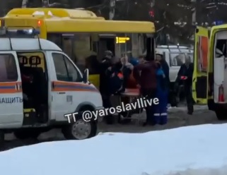 Три человека пострадали в ДТП с участием автобуса в Ярославле_260015