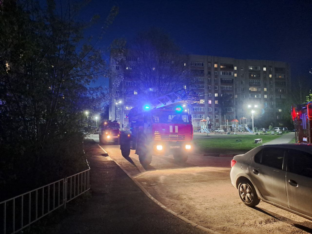 В Дзержинском районе Ярославля неизвестные подожгли квартиру в многоэтажке