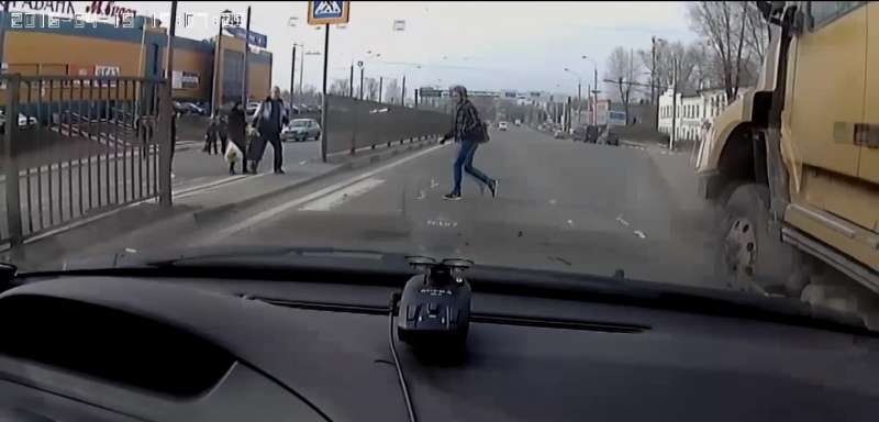 На Тутаевском шоссе фура врезалась в мотоциклиста (видео)