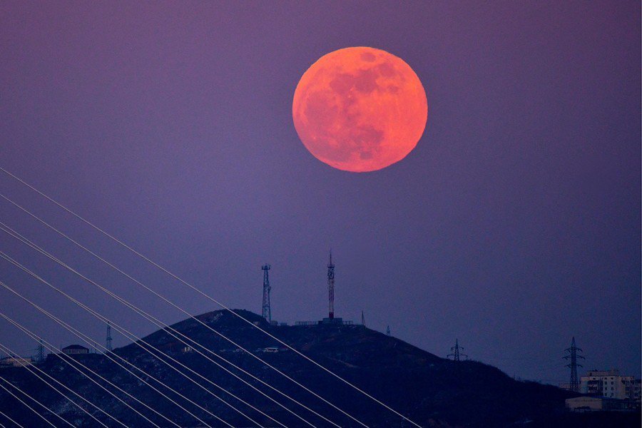 Кровавый диск: россияне смогут увидеть самое долгое лунное затмение за 580 лет