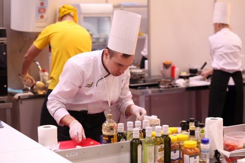 Межрегиональный этап кулинарного чемпионара «Chef a la Russe» выиграли команды из Углича и Ярославля