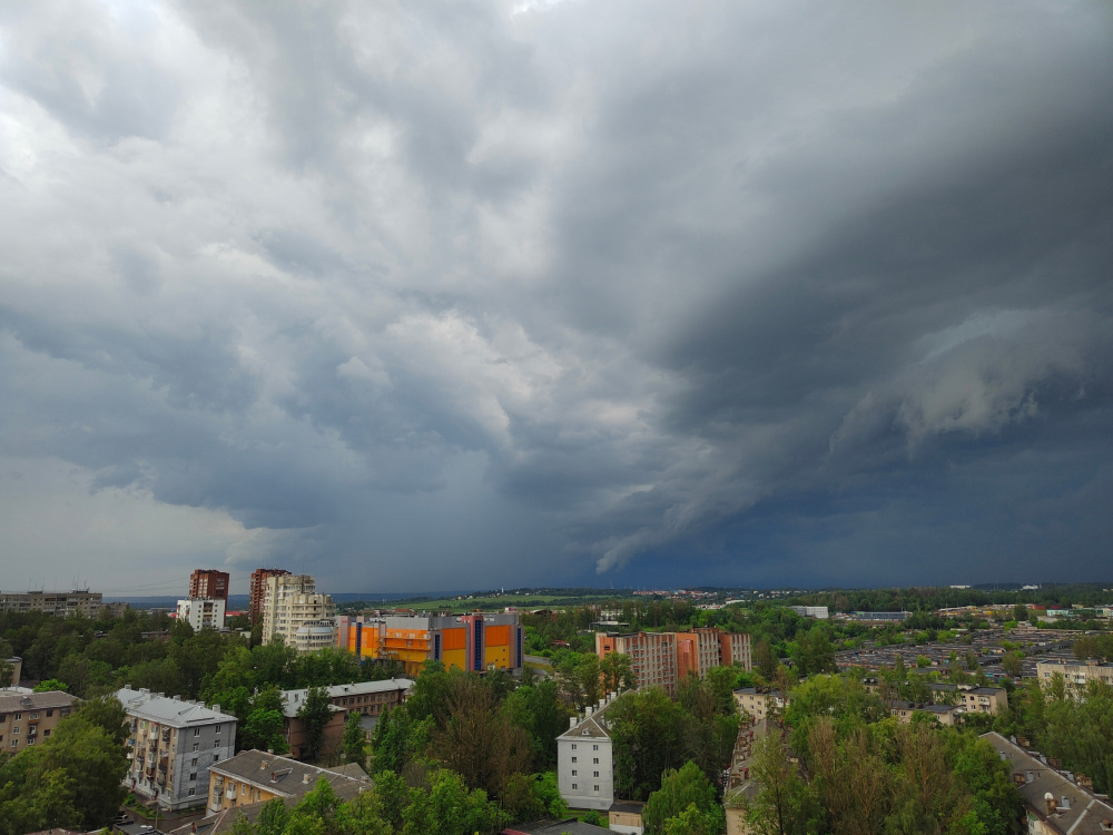 Экстренное предупреждение: на Ярославль надвигается гроза с ливнем и градом