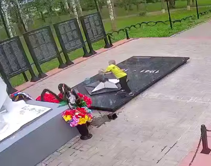 В Ярославской области восьмилетний мальчик потушил Вечный огонь