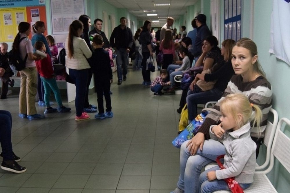 «Грудничок не вытерпит»: ярославцы пожаловались на огромные очереди в детской больнице