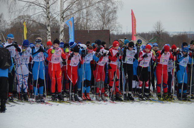 Под Ярославлем более 1000 человек приняли участие в массовой лыжной гонке 