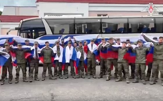 Двое военных из Ярославской области вернулись домой после плена
