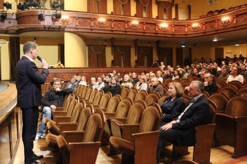 Алексея Туркалова представили коллективу Волковского театра
