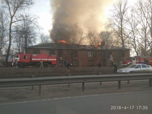 Во Фрунзенском районе Ярославля загорелись два дома