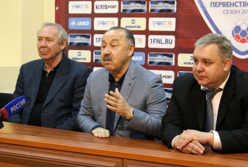 Валерий Газзаев и Олег Романцев посетили стадион «Шинник»