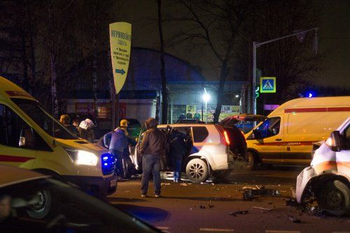 ДТП на Полушкиной Роще в Ярославле: фотографии с места происшествия