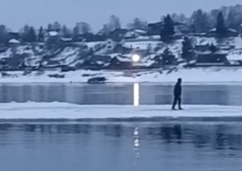 В Ярославской области игравшего на Волге подростка течением унесло на отколовшейся льдине