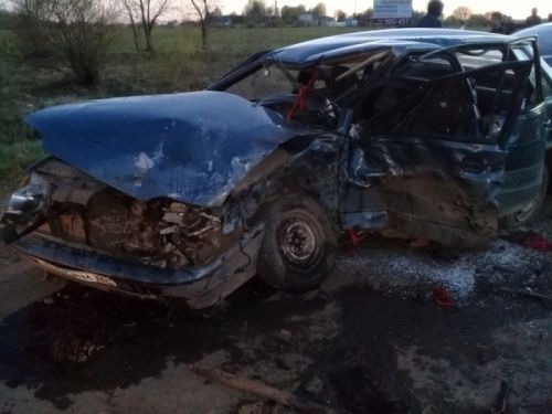 Под Ярославлем 9 мая столкнулись две легковушки: погиб водитель