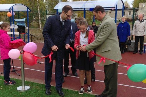 В селе Прозорово торжественно открыли пришкольный стадион 
