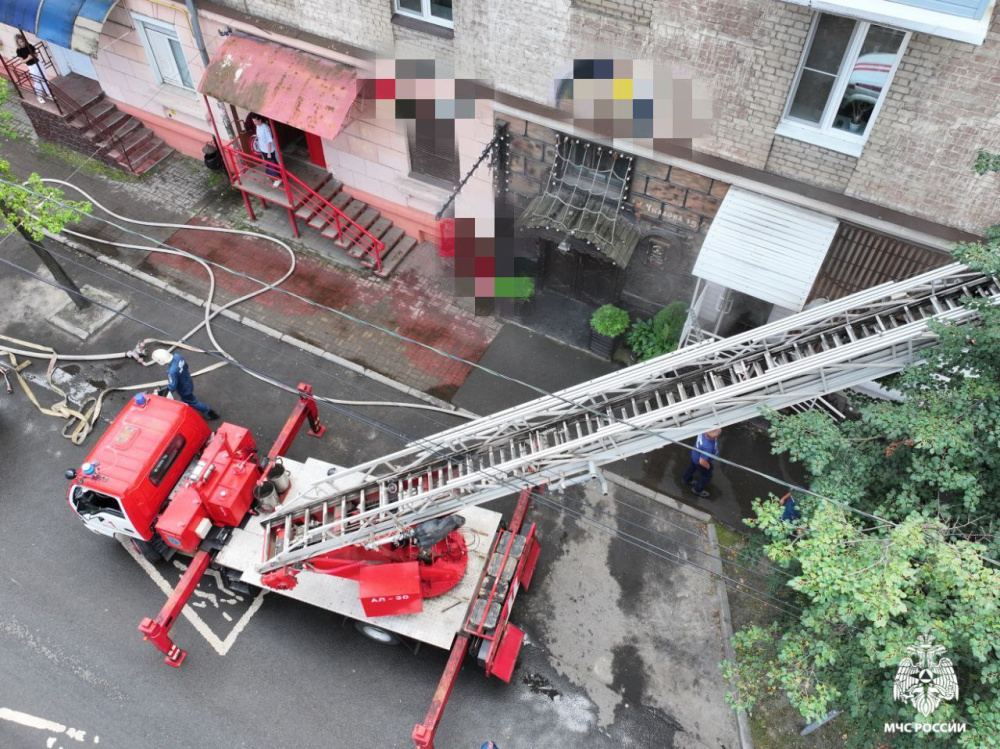 В Ярославле горел магазин в жилом доме