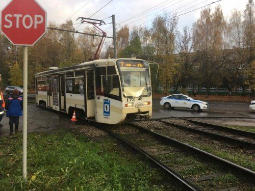 В Ярославле трамвай наехал на 14-летнюю школьницу в наушниках 