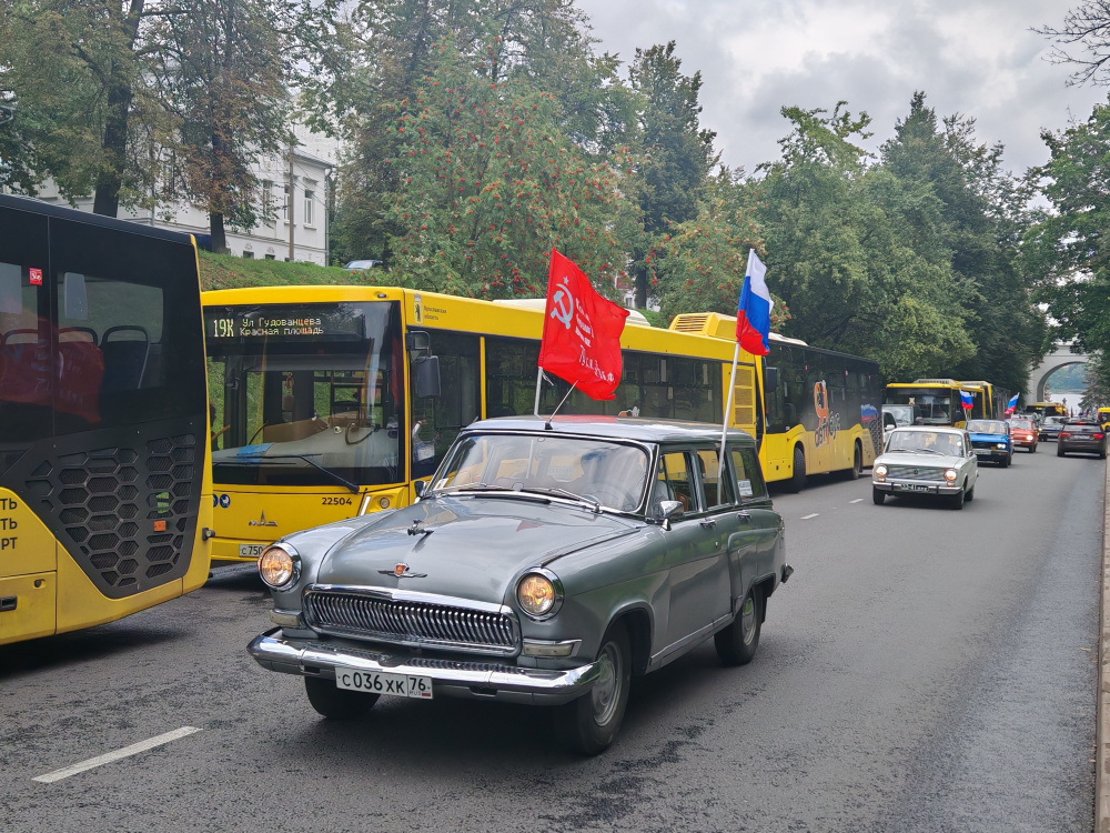 Празднование Дня флага в Ярославле началось с автопробега