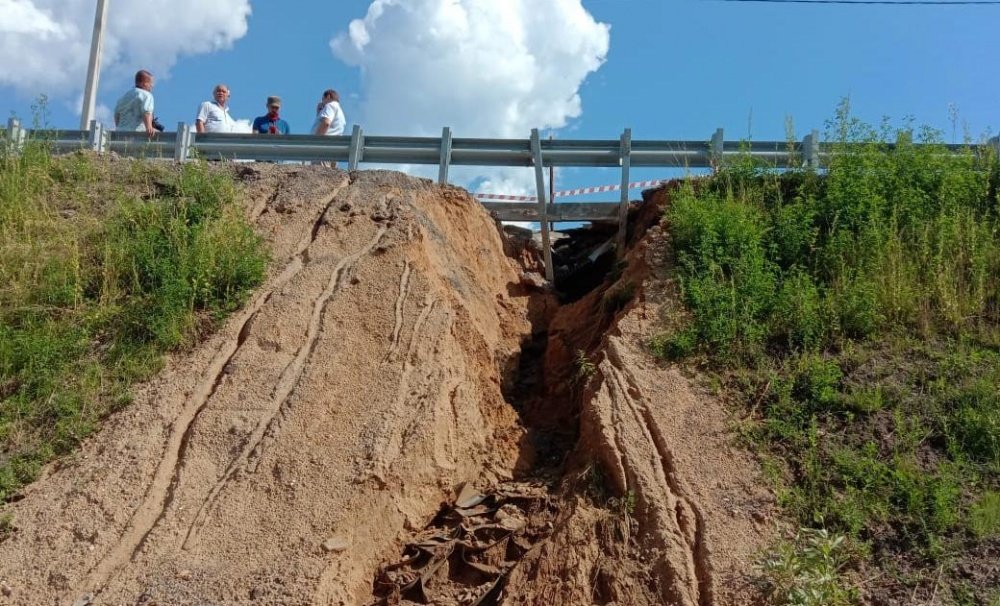 «Проблема локальная». Комиссия обследовала размытый мост через Солоницу в Ярославской области