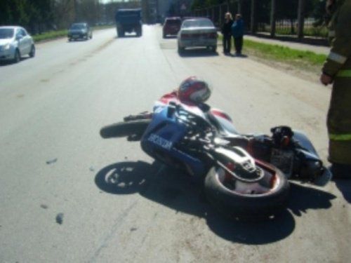В Рыбинске мотоцикл столкнулся с автомобилем: есть пострадавший 