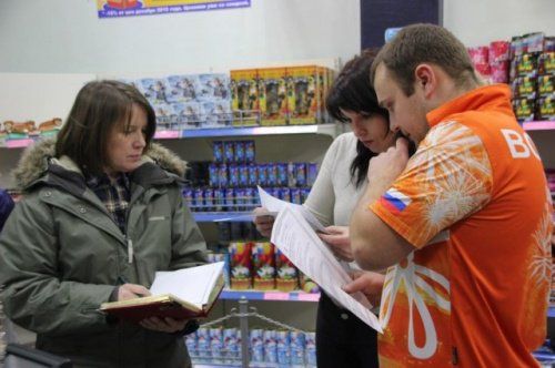  В Ярославле сотрудники мэрии проверили магазины пиротехники